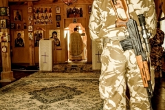 A-Romanian-soldier-praying-in-the-Romanian-church